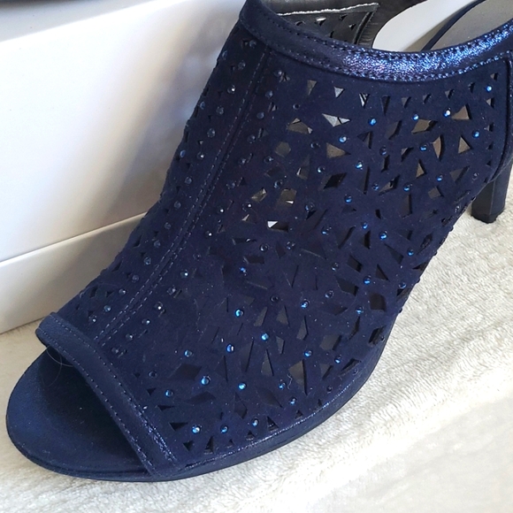 Sling Back Cut Out Navy Shoe with Rhinestones NWT - Picture 2 of 8